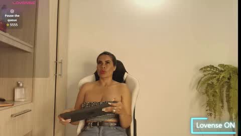 PERLA online show from November 18, 2:01 am