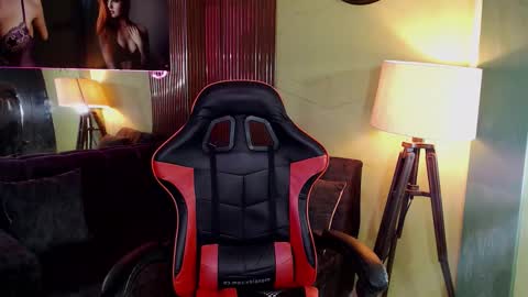 Perla online show from September 22, 6:50 pm