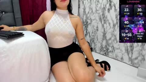 Perla Thompson online show from November 3, 8:46 pm