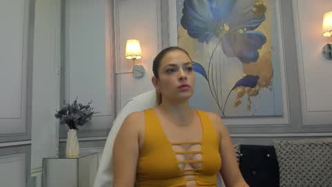 Mia online show from February 13, 10:17 am