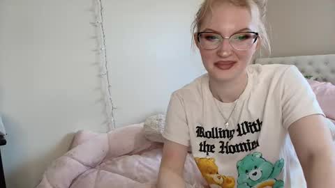 Little cupcake online show from April 21, 4:14 pm