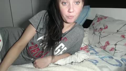 petite_danielle online show from October 18, 5:10 am