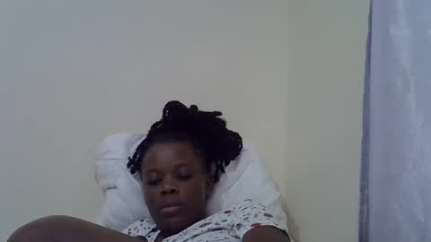 Snapshot of petite_melan chatting on October 20, 8:39 am petite_melan online show from October 20, 8:39 am