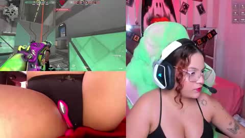 Snapshot of petitesofia_ chatting on October 23, 3:07 pm Sofia online show from October 23, 3:07 pm