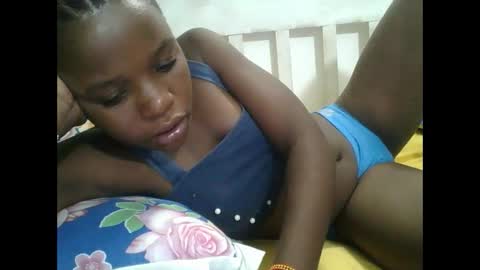 petitesweetchiq online show from January 10, 7:51 pm