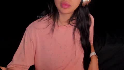 Snapshot of petitgirl_ chatting on December 15, 8:04 pm J A S S online show from December 15, 8:04 pm