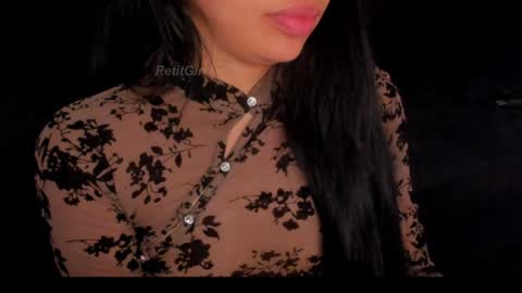 Snapshot of petitgirl_ chatting on December 18, 8:14 pm J A S S online show from December 18, 8:14 pm