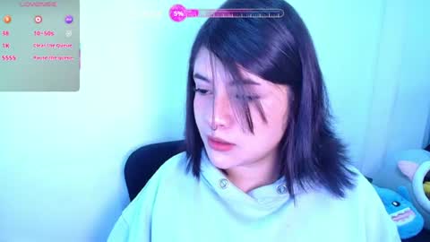 phylavell_ online show from August 7, 11:23 pm