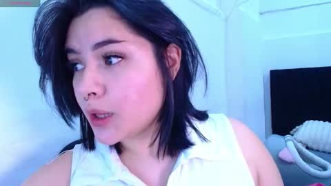 phylavell_ online show from June 20, 12:47 am