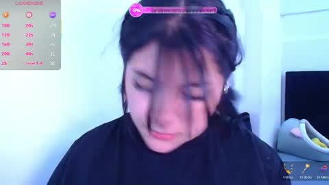 phylavell_ online show from June 25, 9:27 pm