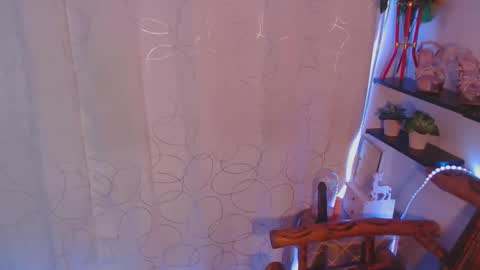 Snapshot of pinay_shawnx chatting on February 6, 5:25 am pinay_shawnx online show from February 6, 5:25 am