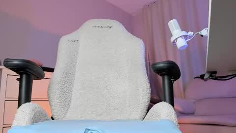 pink_hell online show from January 16, 6:15 pm