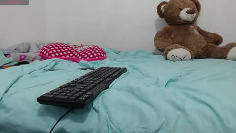 Snapshot of pink_love_25 chatting on October 20, 3:53 am pink_love_25 online show from October 20, 3:53 am