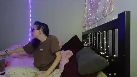 pink_tv online show from December 4, 3:09 am