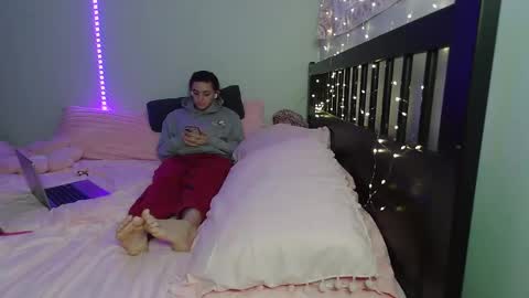 pink_tv online show from November 2, 12:36 am