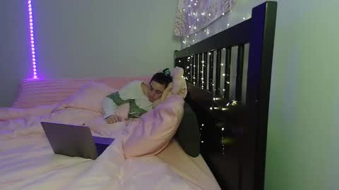 pink_tv online show from November 11, 3:57 am