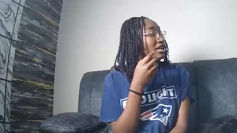 PinkyAura online show from February 23, 5:45 pm