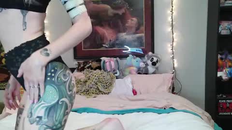 pirateprincessx online show from April 3, 1:47 am