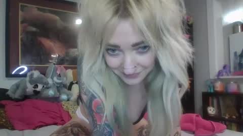 pirateprincessx online show from November 11, 2:18 am