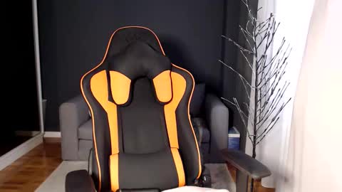 piscesgirl06 online show from February 5, 7:00 am