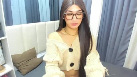 pixiedoll_ online show from August 6, 12:06 am