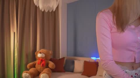 Lana online show from February 8, 5:00 am