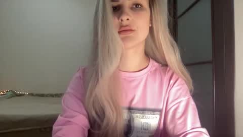 Mia online show from October 8, 9:41 pm
