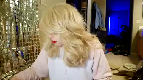 pleasantdinosaurus7537 online show from April 27, 7:49 am