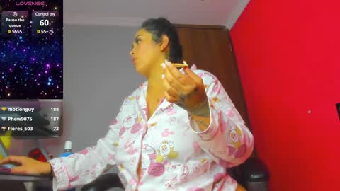 Snapshot of pocahontas_d chatting on January 2, 5:24 am catalina online show from January 2, 5:24 am