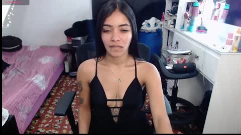 Snapshot of pocahot222 chatting on October 8, 12:04 am pocahot222 online show from October 8, 12:04 am