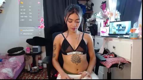 Snapshot of pocahot222 chatting on October 12, 4:26 am pocahot222 online show from October 12, 4:26 am