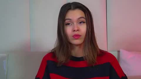 Polly online show from February 8, 8:12 pm