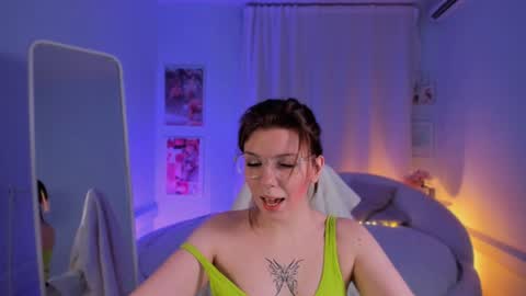 Snapshot of pollyrouge chatting on February 2, 2:24 pm Your Polly follow me online show from February 2, 2:24 pm