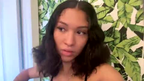 pr3ttynperla online show from May 10, 3:14 pm