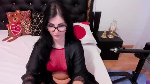 Snapshot of preciousailly chatting on February 18, 5:42 am Ailyn online show from February 18, 5:42 am