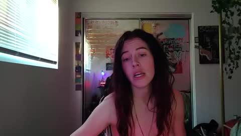PrettiBritti online show from May 14, 2:17 am