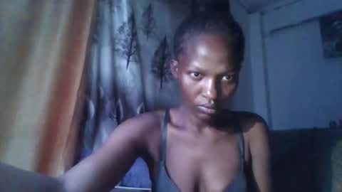 prettie_petitee online show from February 8, 3:10 am