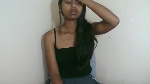 prettiethalia online show from October 21, 6:39 am