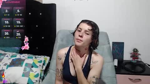 Snapshot of pretty_cristal22 chatting on October 21, 9:41 pm pretty_cristal22 online show from October 21, 9:41 pm