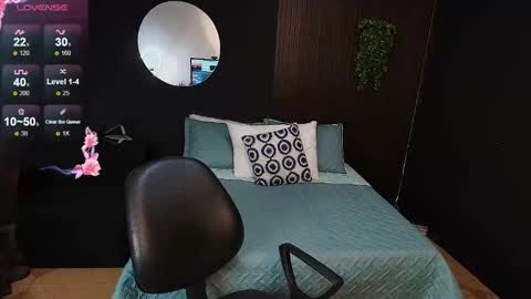 pretty_cristal22 online show from December 13, 11:43 pm