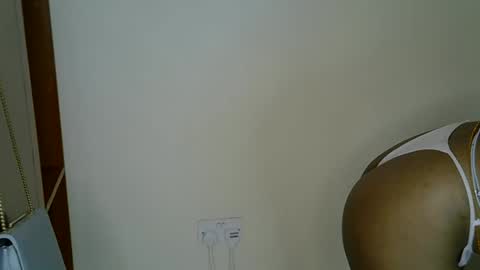 Snapshot of pretty_ebony009 chatting on October 16, 2:09 pm pretty_ebony009 online show from October 16, 2:09 pm