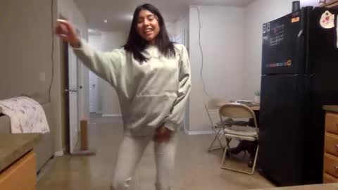 pretty_girl828687 online show from December 3, 12:02 am