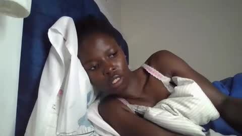 pretty_petite_ebony online show from December 14, 11:10 pm