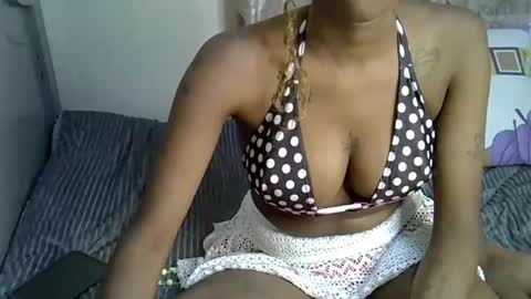 Snapshot of prettydiva_ chatting on October 2, 10:04 pm Dive online show from October 2, 10:04 pm