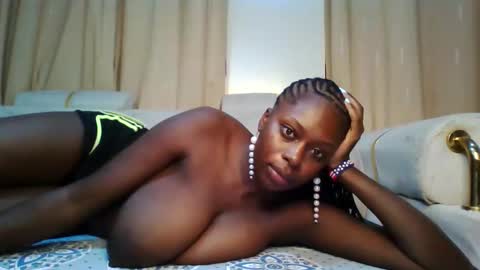 prettydulce online show from November 1, 3:21 am