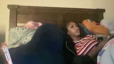 prettyfacefemale online show from April 9, 6:19 am