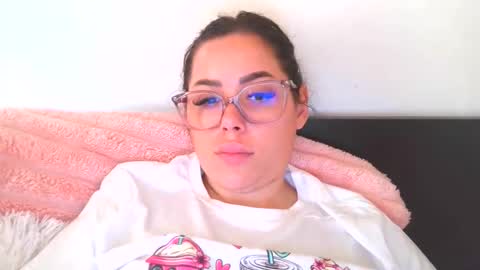 prettyjulliette online show from October 23, 12:11 pm