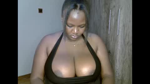 Snapshot of prettypearl_ chatting on December 8, 12:07 am pearl online show from December 8, 12:07 am