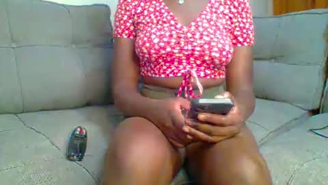 Snapshot of prettyqueen254 chatting on January 26, 11:18 pm pretty queen online show from January 26, 11:18 pm