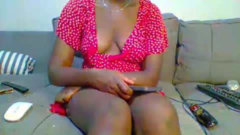 Snapshot of prettyqueen254 chatting on December 6, 11:24 pm pretty queen online show from December 6, 11:24 pm